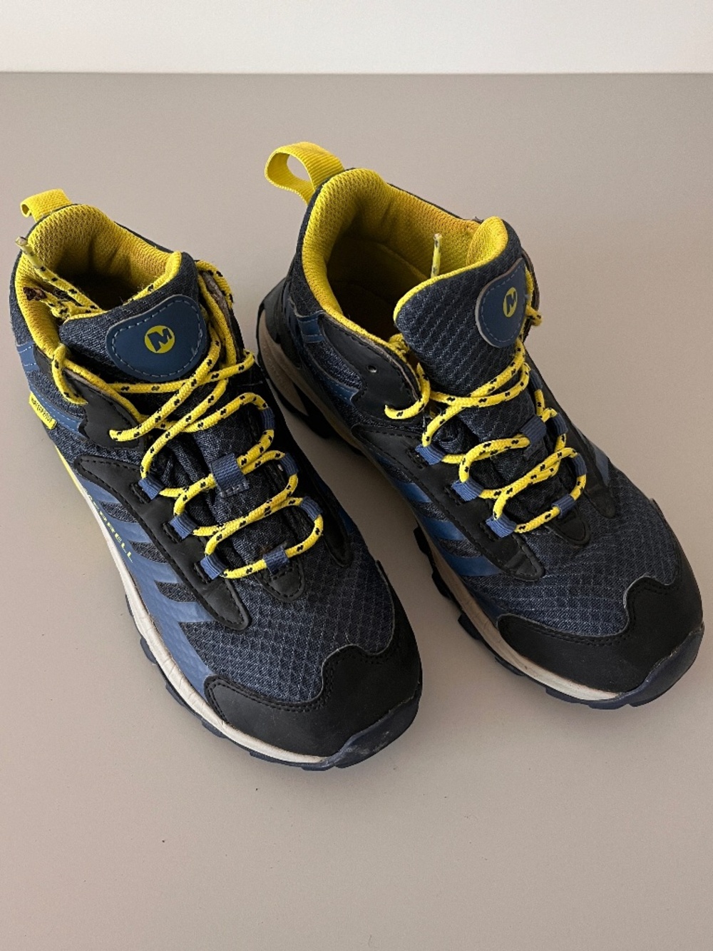 Merrell Big Kid Hiking Boots Size 4m (EU size 35) Waterproof